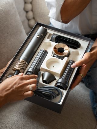 Náš multifunkčný fén otestovaný kaderníkmi a prešiel 😍 Krásny, funkčný set ktorý používame aj my obe doma ❤️ Ideálny...